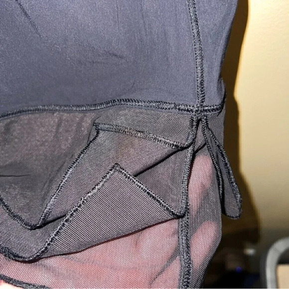 Lululemon Sole Training Short Sleeve Size 4 - Picture 4 of 8